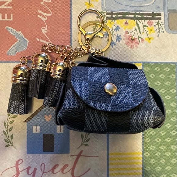 Source Unknown Accessories - NWT grey plaid purse charm keychain
